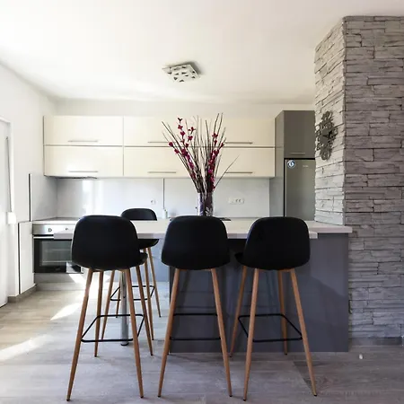 Yespeace Willa Zadar